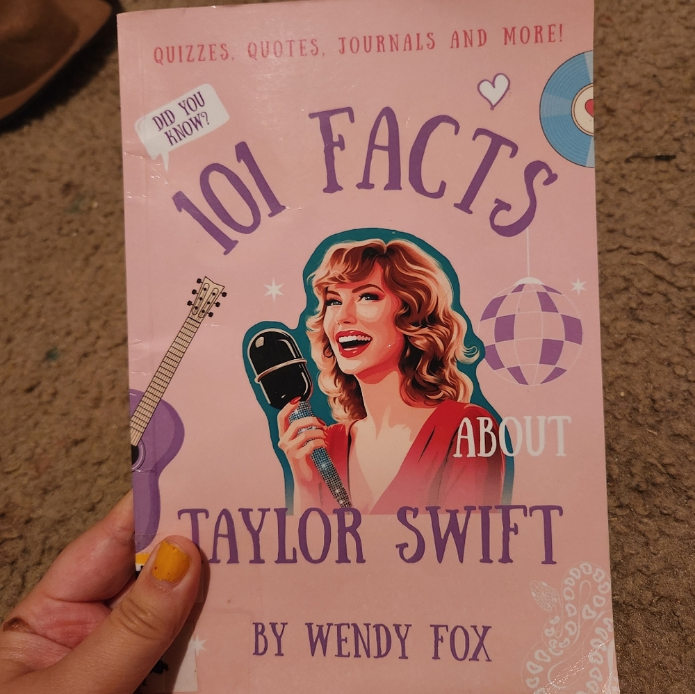 101 Facts About Taylor Swift Book - Pink Cover